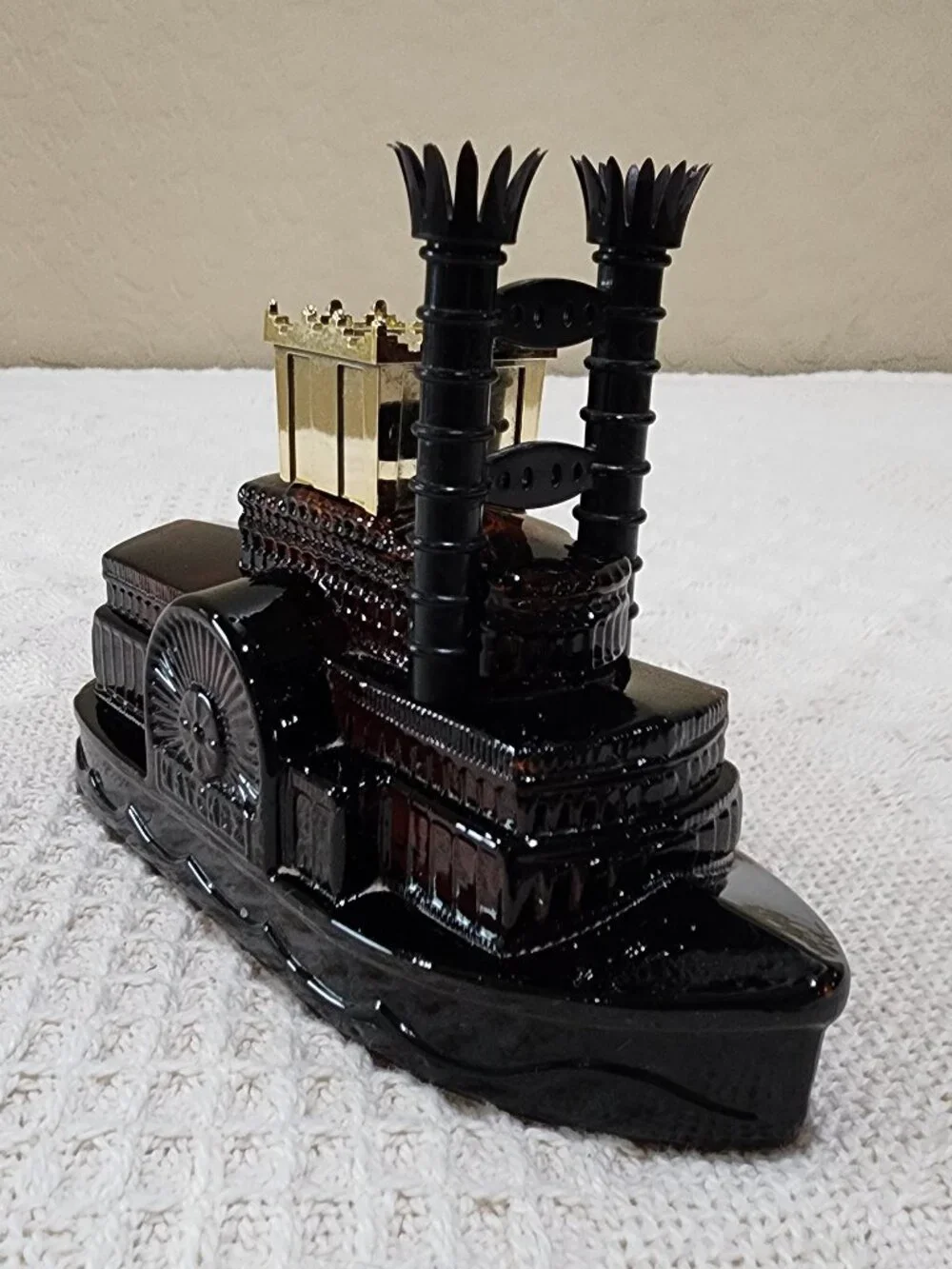 Vintage Avon NACHEZ RIVERBOAT STEAMSHIP Black Glass Bottle Wild Country Full